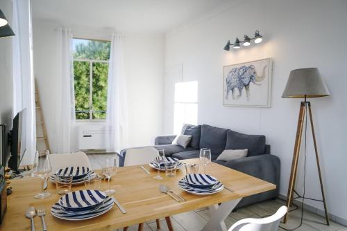 2 Bedrooms Apartment-Cannes Center Suquet-2mins to Beach & 10mins to Palais-AirConditioning & FiberWifi