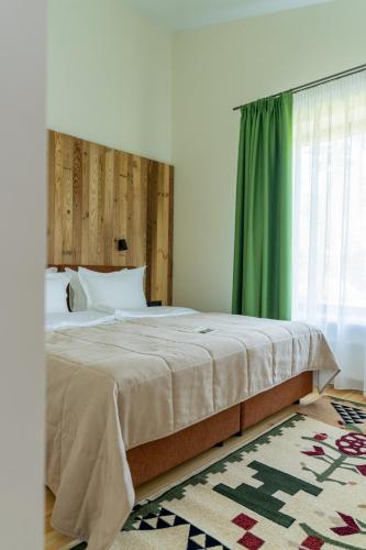 Llit o llits en una habitació de Shelest