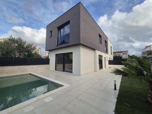 Family Villa L&S near the Sea - Vodice Area