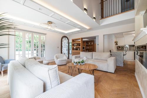 Stunning Juan Les Pins 5 bed Villa with Pool
