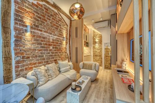 Historical apartment in the heart of Paris -8