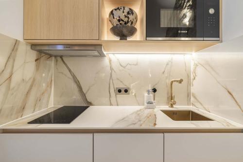 Historical apartment in the heart of Paris -8