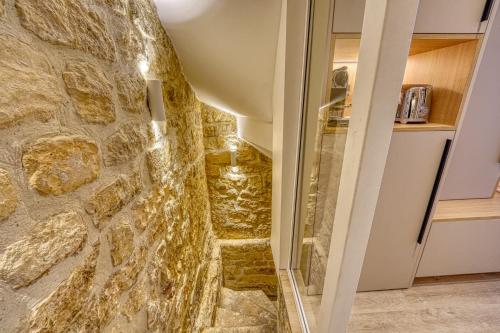 Historical apartment in the heart of Paris -8