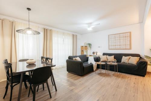 Your Sunny & Spacious Portview Home