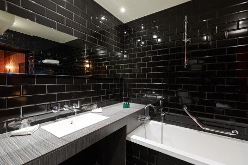 Hôtel du Petit Moulin, Haute Couture hotel by Lacroix photo 37