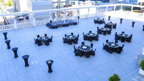 Restaurant o un lloc per menjar a Meyra Palace