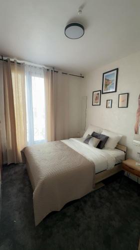 Postel nebo postele na pokoji v ubytování Stylish single room