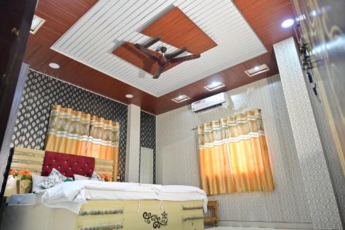 a bedroom with a bed and a coffered ceiling at Royal Mac Palace in Motīhāri