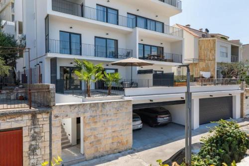 Apartment Mia with seaview in Omiš