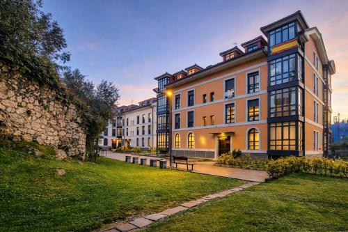 Llanes Centro cerca Playa y Garaje – Rompeolas