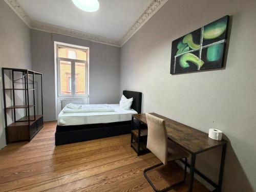 a room with a bed and a table in it at Zimmer in Kaiserslautern in Kaiserslautern