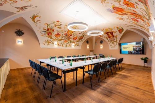 a conference room with a long table and chairs at Hotel Zlaty Andel in Český Krumlov