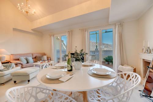 Cozy 2 BDRM Apt w Sea Views Next to Puerto Banús