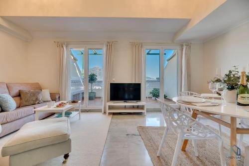 Cozy 2 BDRM Apt w Sea Views Next to Puerto Banús