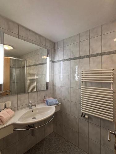 Kylpyhuone majoituspaikassa Haus Viola