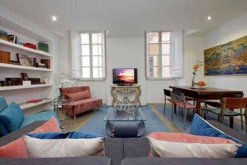 Amazing apartment by the Pantheon