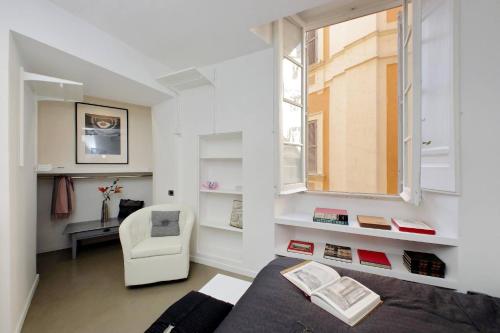 Amazing apartment by the Pantheon