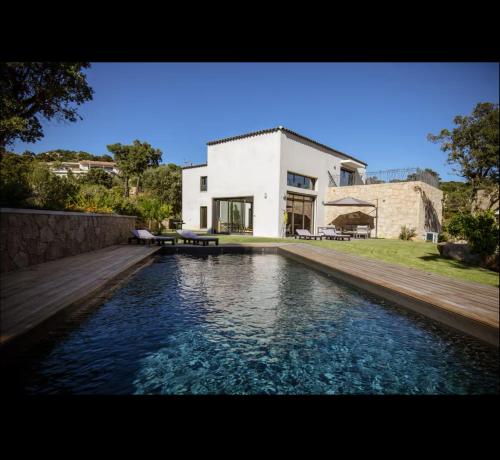 Villa l'orangerie, 2 chambres , Piscine, 4personnes