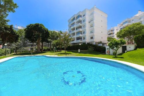 Seaview Retreat Apartment with Pool 2