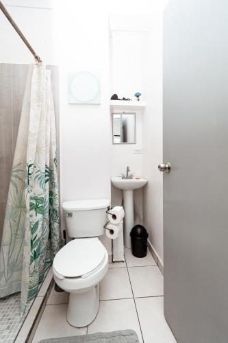 a bathroom with a toilet and a sink at Departamento Palmita in La Paz