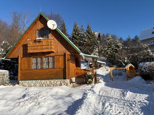 Chata Retro saat musim dingin