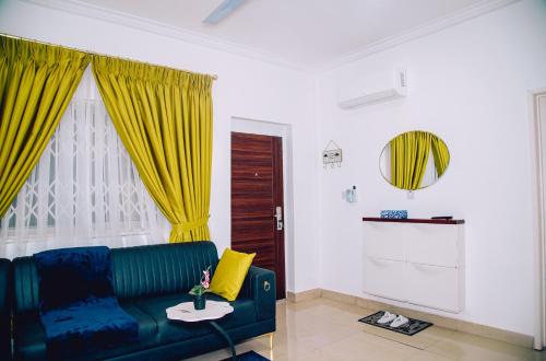 Zona d'estar a Cosy Apartment with Pool