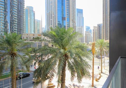 Modern 1BR in Downtown Near Burj Khalifa & Metro