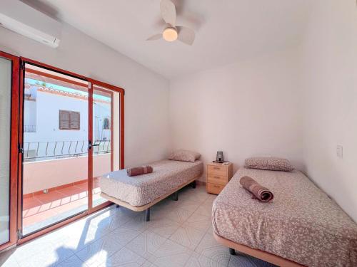 La casita de Toni en las Rotas Denia con jardín y piscina