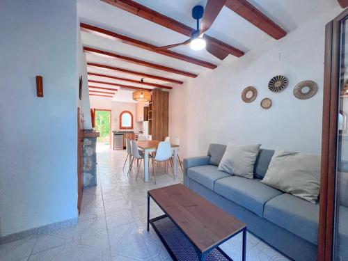 La casita de Toni en las Rotas Denia con jardín y piscina