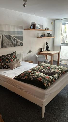 a large bed in a room with a table at Souterrain Appartment, eigene Dusche u WC in Detmold