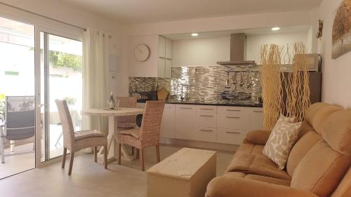 Puerto del Carmen, terrace, beach 100 m away