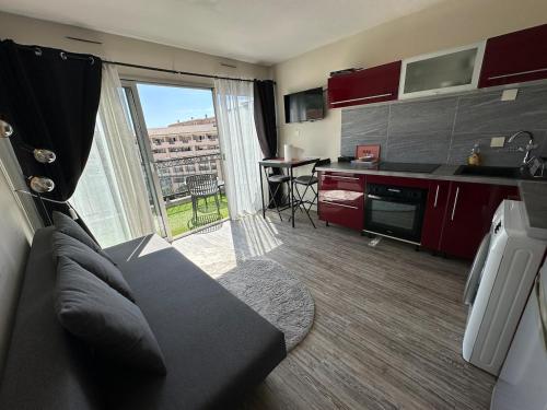 Studio avec terrasse, piscine, accès direct plage