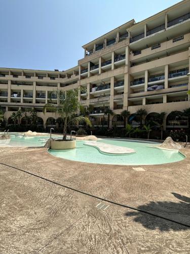 Studio avec terrasse, piscine, accès direct plage