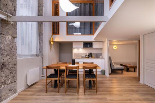 Chic & unique duplex Saône River view Sleeps 6 Shanghai-style