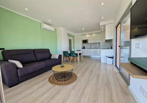 Modern apartment with pool and close to the beach