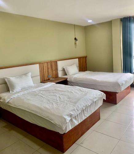 a hotel room with two beds at Zhejiang Pakxe Hotel in Pakse