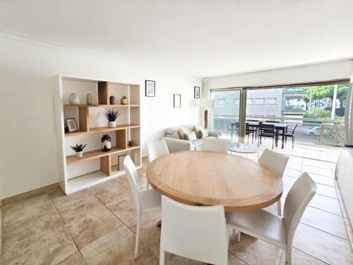 86m2, spacieux, 2 chambres, à 1 min de la plage