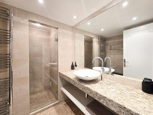86m2, spacieux, 2 chambres, à 1 min de la plage