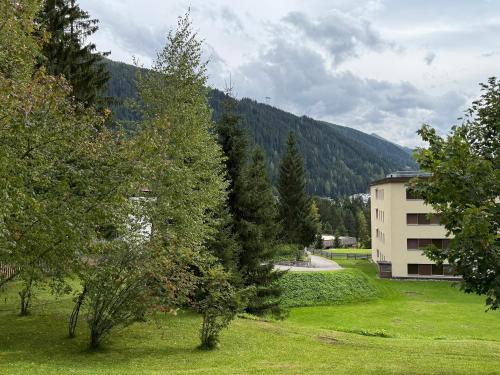 165 qm moderne 4 Zimmer Wohnung mit Bergsicht - Piz Alpina