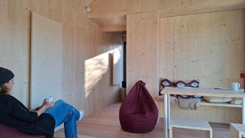 a woman sitting on a couch in a room at mini mal anders in Altmannstein