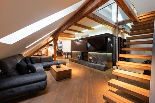 Boutique Old Town Loft Apartment with AC