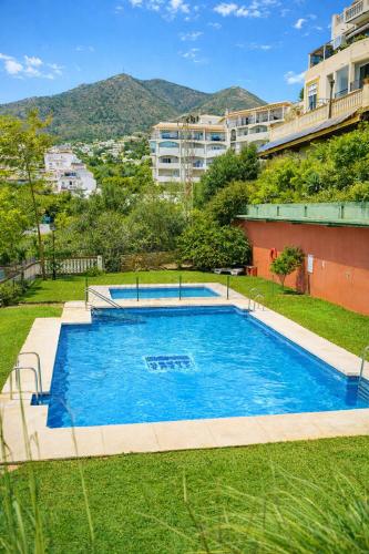 Elegant Sea View Apartment Near Beach & Train