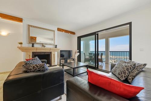 Puerto Banus Penthouse With Panoramic Sea Views