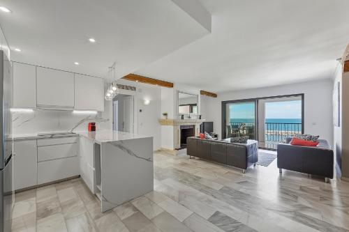 Puerto Banus Penthouse With Panoramic Sea Views