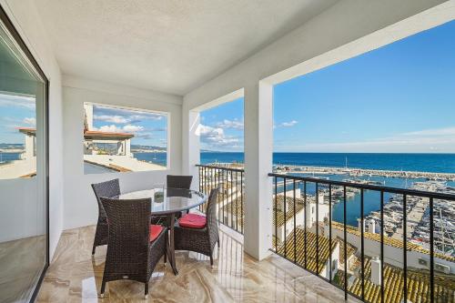 Puerto Banus Penthouse With Panoramic Sea Views
