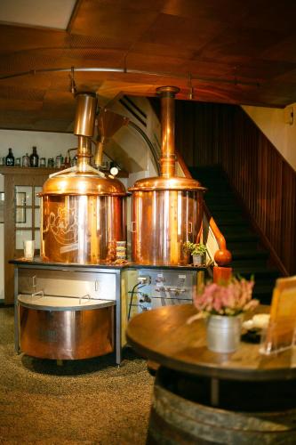a kitchen with two large pots and a table at Klindworths Gasthof in Sauensiek