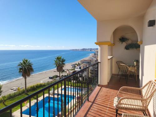 Elegant Sea View Apartment Near Beach & Train