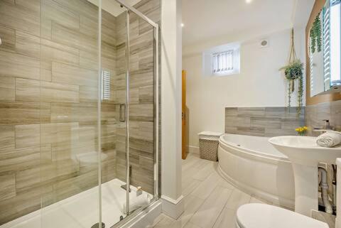 a bathroom with a shower and a toilet and a sink at Beautiful Town Centre Apartment 110 Square Metre With Parking WEEKLY and MONTHLY Reduced Rates in Shrewsbury