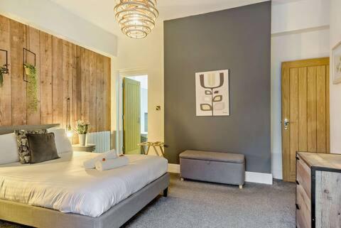 a bedroom with a bed and a dresser in it at Beautiful Town Centre Apartment 110 Square Metre With Parking WEEKLY and MONTHLY Reduced Rates in Shrewsbury