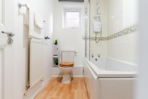 Modern Three Bedroom House Free parking wifi photo 11